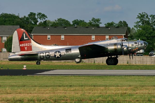 Boeing B-17 Flying Fortress (N3193G) - Yankee Lady taxing to the ramp at Lebanon, TN (M54)