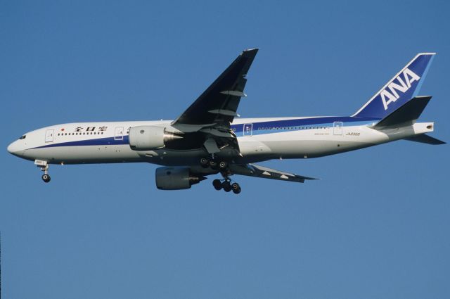 Boeing 777-200 (JA8968) - Final Approach to Tokyo-Haneda Intl Airport Rwy16L on 1997/01/11