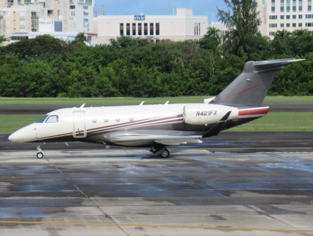 Embraer Legacy 450 (N421FX)