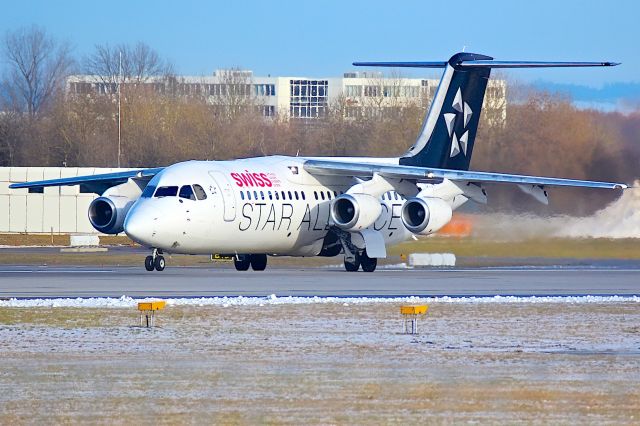 Avro Avroliner (RJ-85) (HB-IYU)