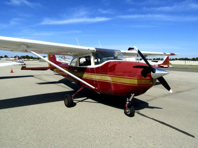 Cessna Skyhawk (N35356) - On the ramp