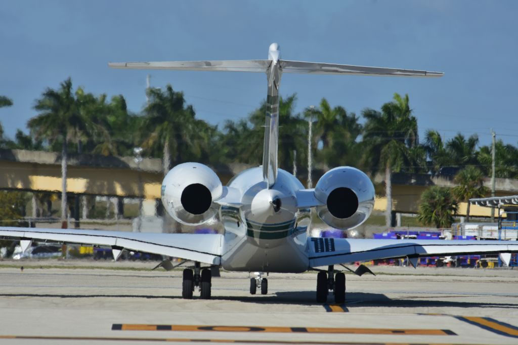 Bombardier Global Express (N137BB)