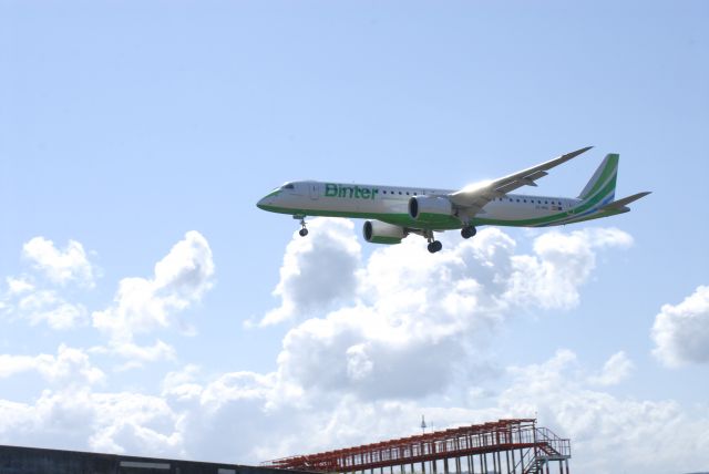 EMBRAER ERJ-190-400 (EC-NHA) - EC-NHA Landing At LEVX Fro GCXO. 31-07-2021