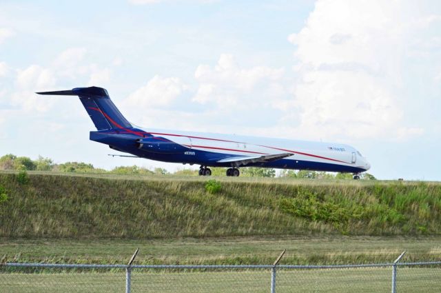 McDonnell Douglas MD-83 (N831US) - C rob bennett