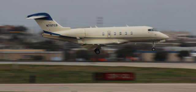 Bombardier Challenger 300 (N797CB)