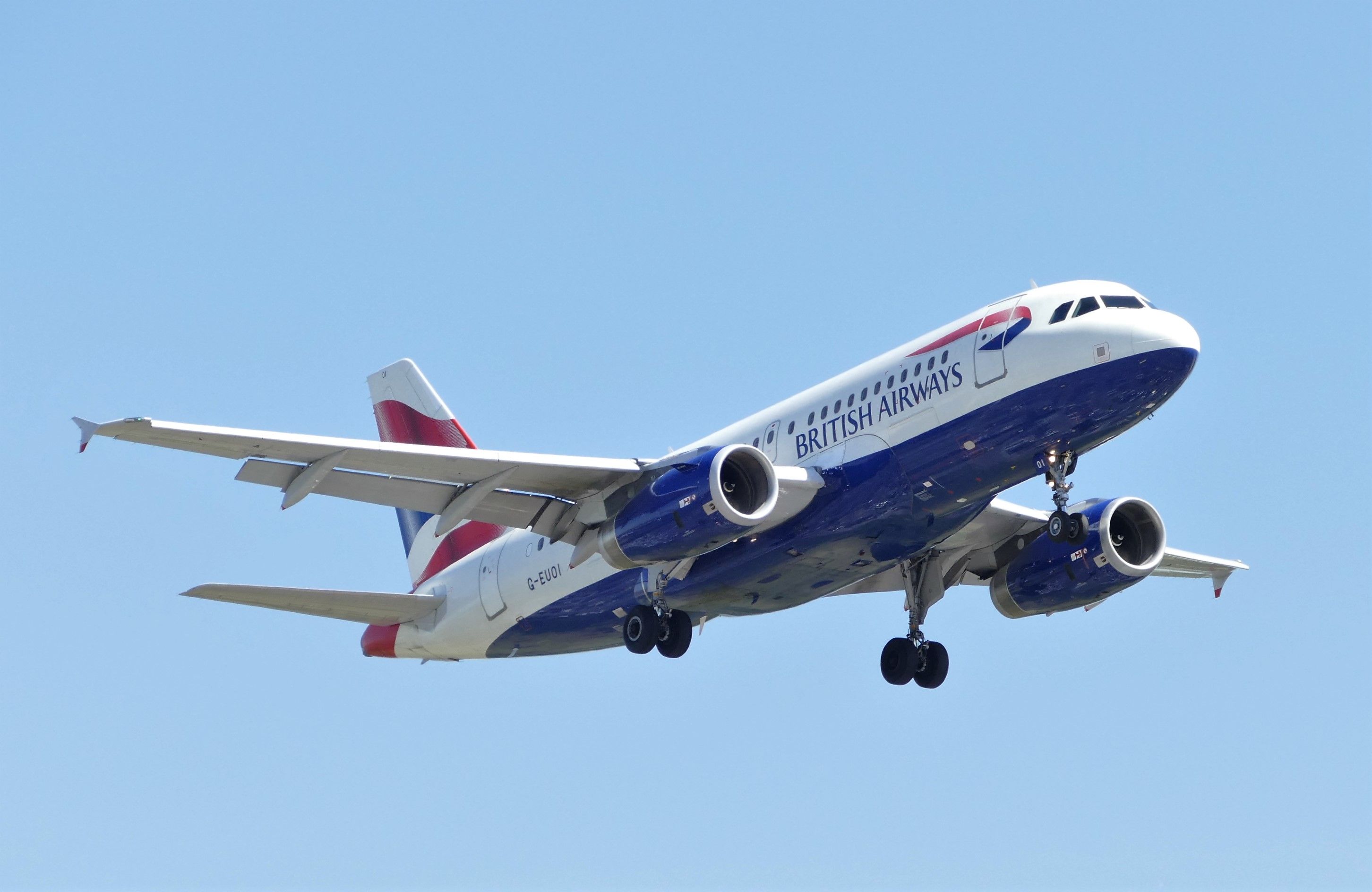 Airbus A319 (G-EUOI) - Landing on runway 27R on Jul 4, 2019.