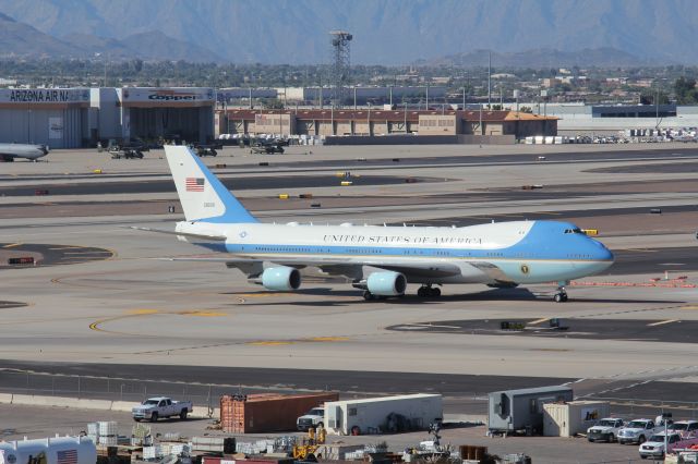 Boeing 747-200 (92-9000)