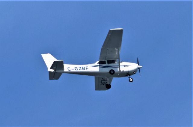 Cessna Skyhawk (C-GZBF) - C-GZBF CESSNA SKYHAWK 172-N Cargair Aviation Inc. Survolant la Ville de Lavaltrie QC. le 26-05-2023 à 14-19