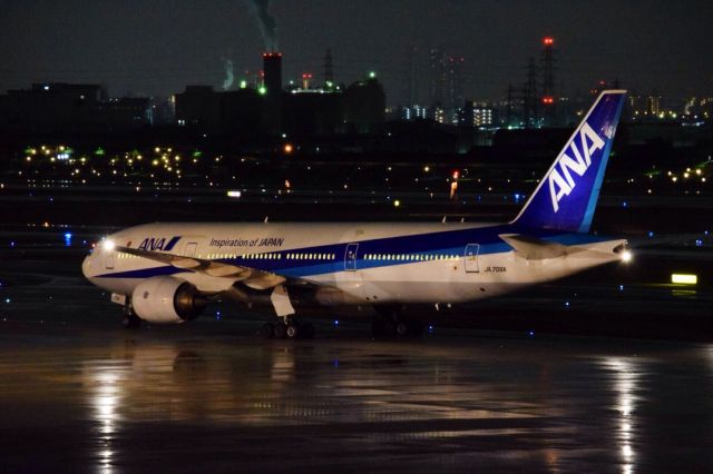 Boeing 777-200 (JA703A)