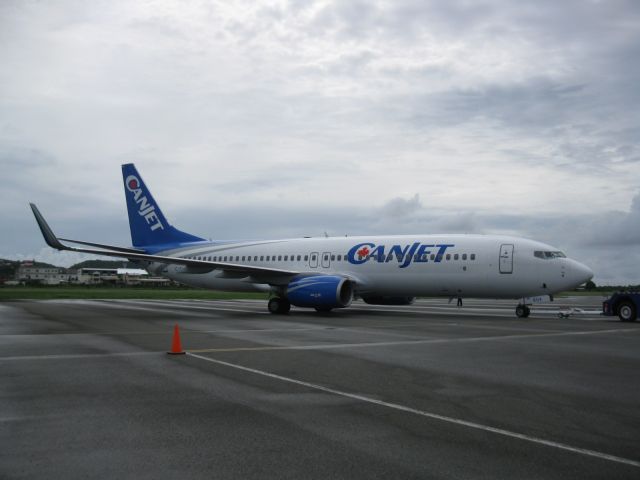 Boeing 737-700 (C-FYQN)