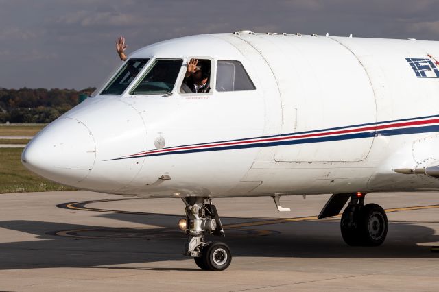 Dassault Falcon 20 (N541FL) - Happy pilots!