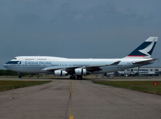 Boeing 747-400 (B-HUJ)