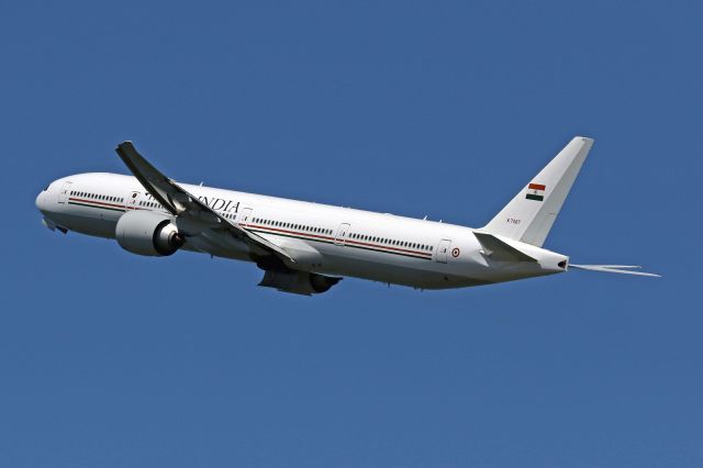 BOEING 777-300 (K7067)