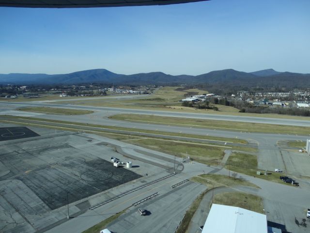 — — - Tour of the ROA control Tower. Looking at the intersection of 34/16 and 24/6