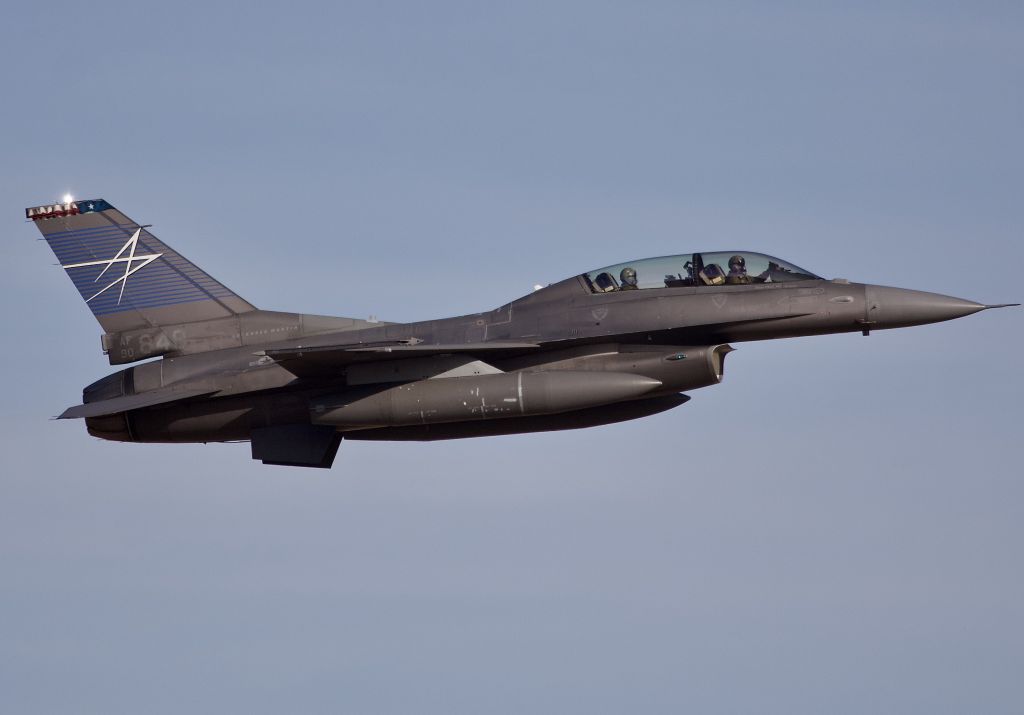 Lockheed F-16 Fighting Falcon (90-0848) - F-16D operated by Lockheed Martin as a chase plane during F-35 test flights beating up the pattern at NAS/JRB Fort Worth (please view in "full" for highest image quality)