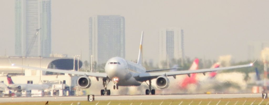 Airbus A330-200 (G-VYGM) - Takeoff roll!