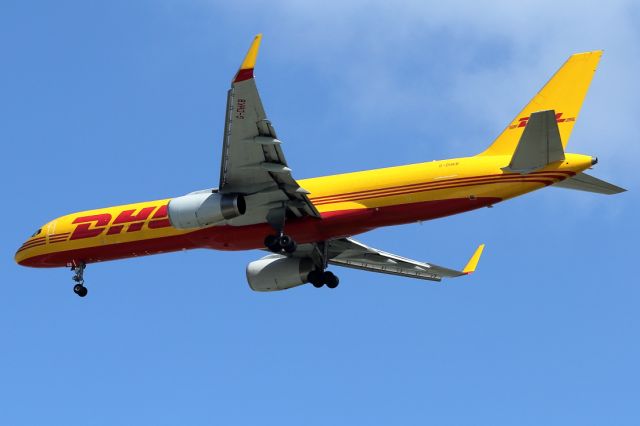 Boeing 757-200 (G-DHKB) - 25/02/2021:  A 04h16m cargo flight from Brusseles on final to runway 30.