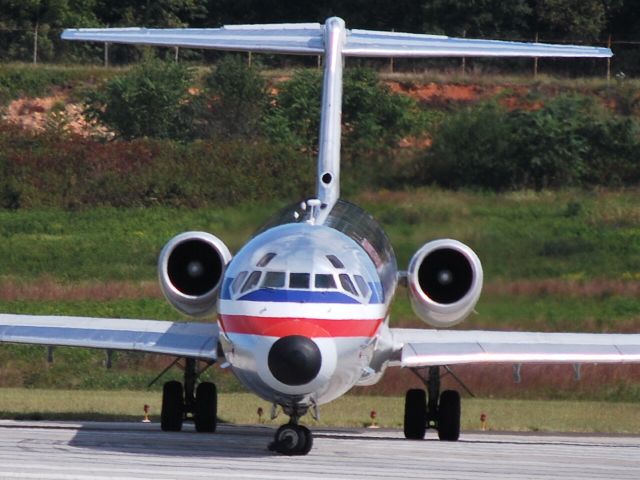 McDonnell Douglas MD-82 (N575AM) - Taxiing into position runway 18C - 10/4/09