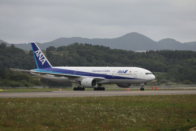 Boeing 777-200 (JA702A) - September 17th 2017:HND-HKD.