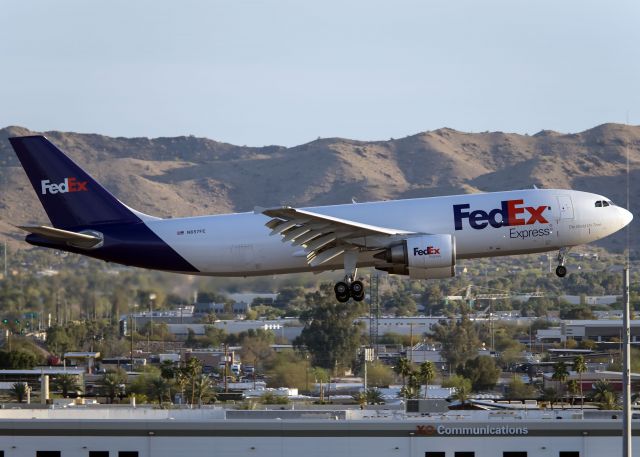 Airbus A300F4-600 (N657FE)