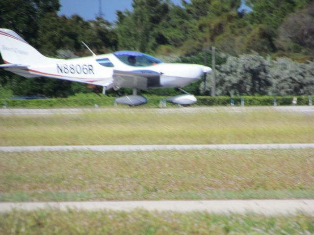 AMAX Sport 1700 (N8806R) - Sportcruiser landing @ KFXE