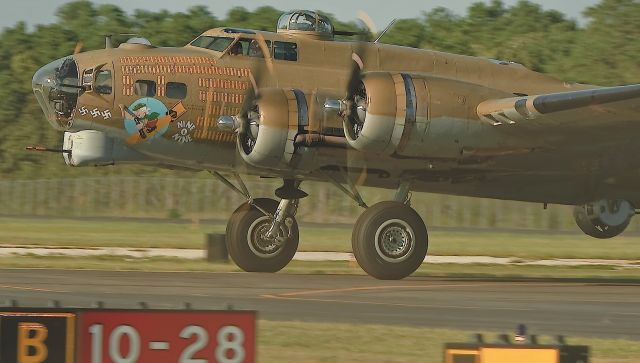 B17 — - Air Show Cape May County NJ