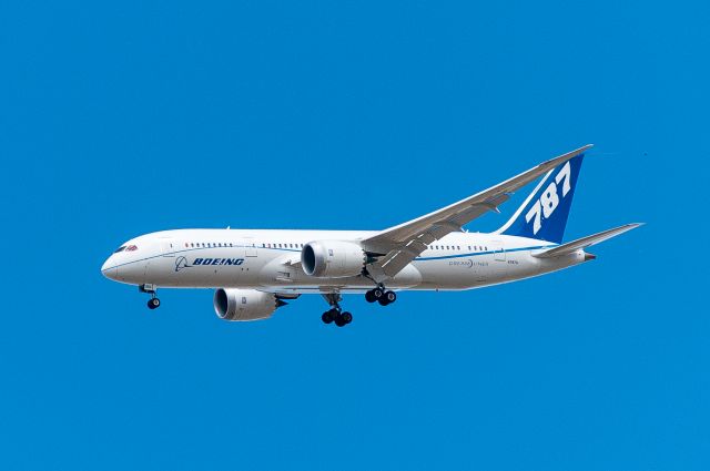 Boeing 787-8 (N7874) - Taking pictures at a high school softball game, NE corner of Colorado Springs, CO, observed the 787 on final approach to Colorado Springs Airport. He was west of my position flying SSE.