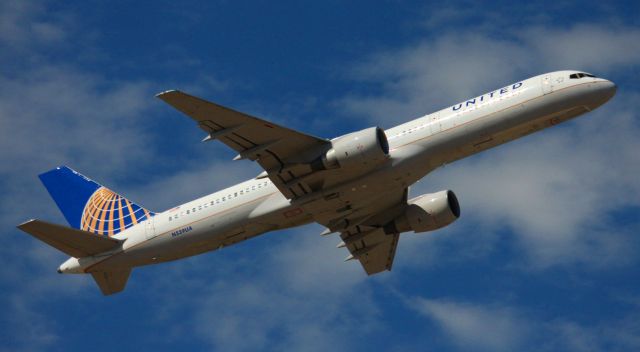 Boeing 757-200 (N539UA) - Departure to KDEN, Off 12R, 06-10-2013