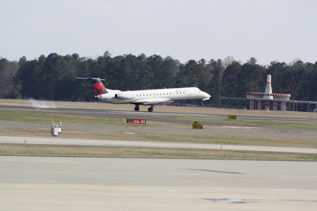 Embraer ERJ-145 (N370SK) - N370SK touching down runway 23L