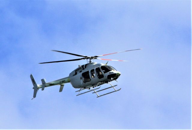 C-GHFI — - C-GHFI BELL 505 JET RANGER X survolant le fleuve St-Laurent à Lavaltrie QC. 02-08-2022 à 15:05