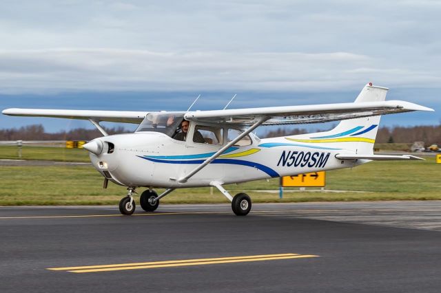 Cessna Skyhawk (N509SM) - N509SM taxiing for first flight with new owner