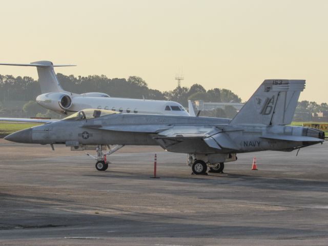 McDonnell Douglas FA-18 Hornet (16-6819)