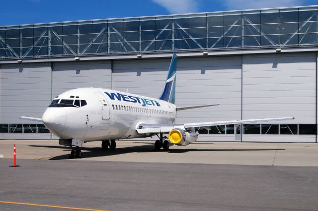 Boeing 737-200 (C-GWJT) - At the British Columbia Institute of Technology,8.26.2016