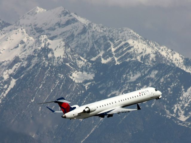 Canadair Regional Jet CRJ-900 (N821SK)