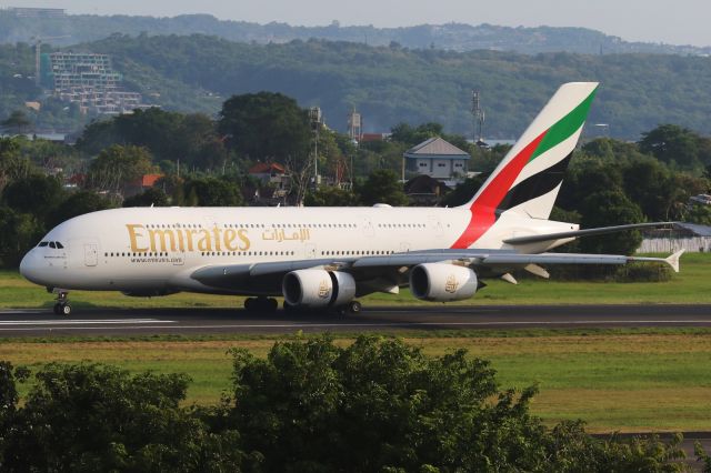 Airbus A380-800 (A6-EUY)