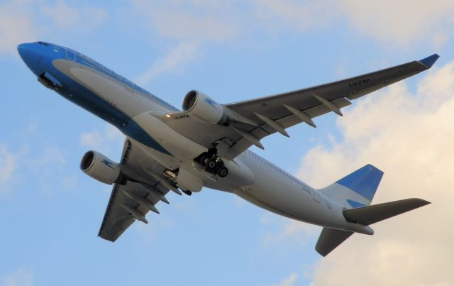 Airbus A330-200 (LV-FNL)