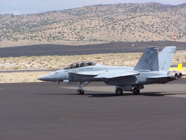 McDonnell Douglas FA-18 Hornet —