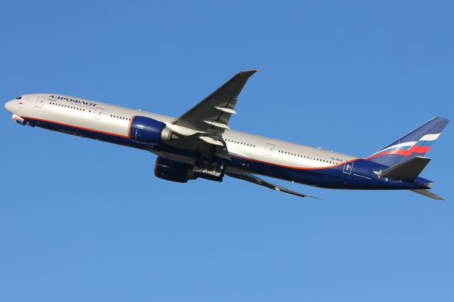 BOEING 777-300ER (VQ-BUA) - VQ-BUA Aeroflot Boeing 777-300ER taking off from London Heathrow on flight SU2579 to Moscow at 13:16 on Sunday 09/01/22