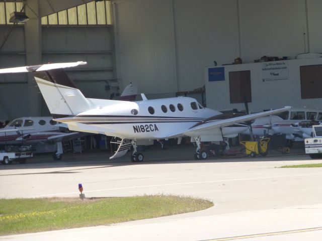 Beechcraft King Air 90 (N182CA)