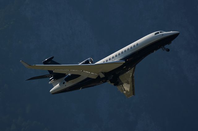 Dassault Falcon 7X (G-SVNX)
