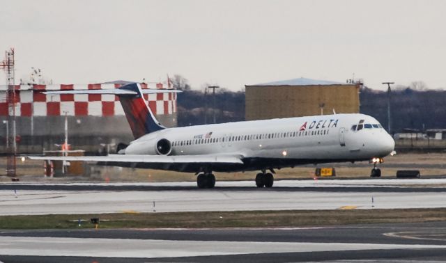 McDonnell Douglas MD-88 (N911DE) - 2/8/20.  Our ride back to ATL arriving into PHL.