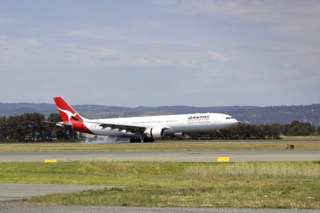 Airbus A330-300 (VH-QPJ)