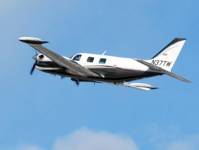 Piper Malibu Mirage (RLI37) - Take off runway 26