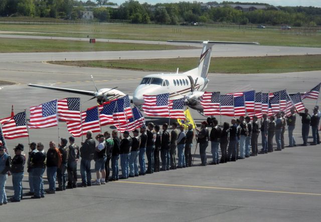 Beechcraft Super King Air 200 (N351CB) - Standing in guard to honor a fallen hero.