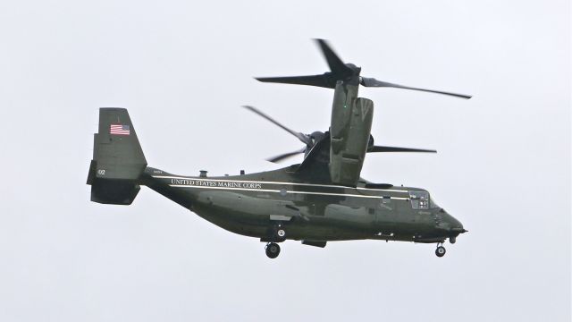 Bell V-22 Osprey (16-8284) - Presidential / USMC MV-22B #168284 with HMX-1 on final to Rwy 16R on 4/19/14. (Code 02 / cn D0201).