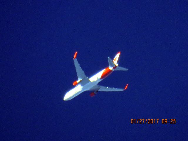 BOEING 767-300 (C-FMLV)