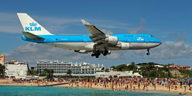 Boeing 747-400 (PH-BFA) - Incredible Maho Beach...