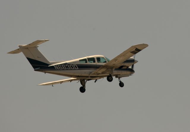 Beechcraft Duchess (N6630D)