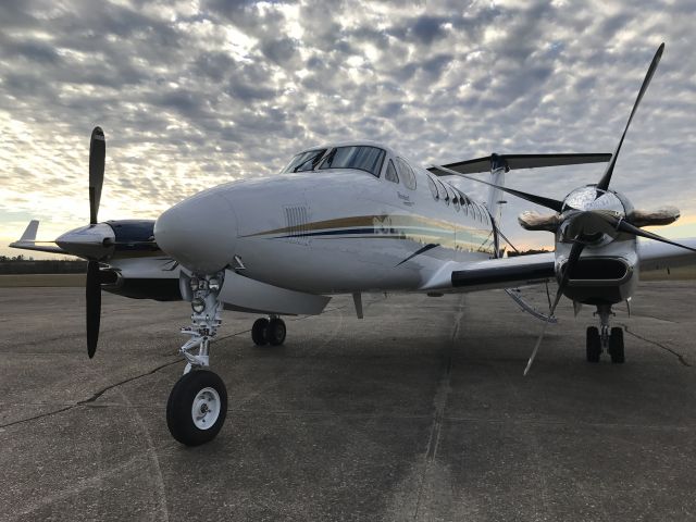 Beechcraft Super King Air 300 (N558BC)