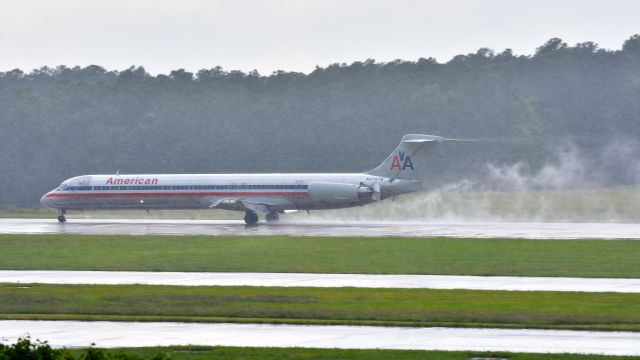 McDonnell Douglas MD-83 (N979TW) - American Airlines McDonnell Douglas MD-83 (N979TW) arrives at KRDU Rwy 23R on 6/17/2017 at 2:38 pm during a rain shower